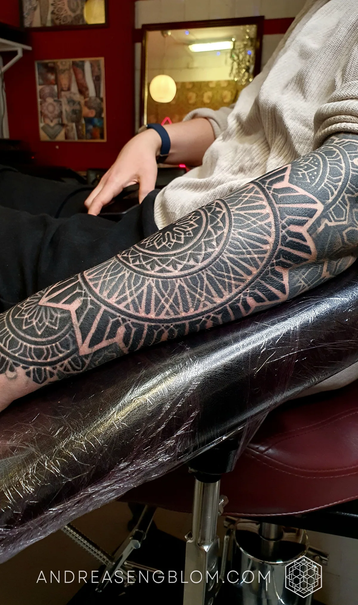 Cover-Up - Mandala Blackwork Underarm - bild 3
