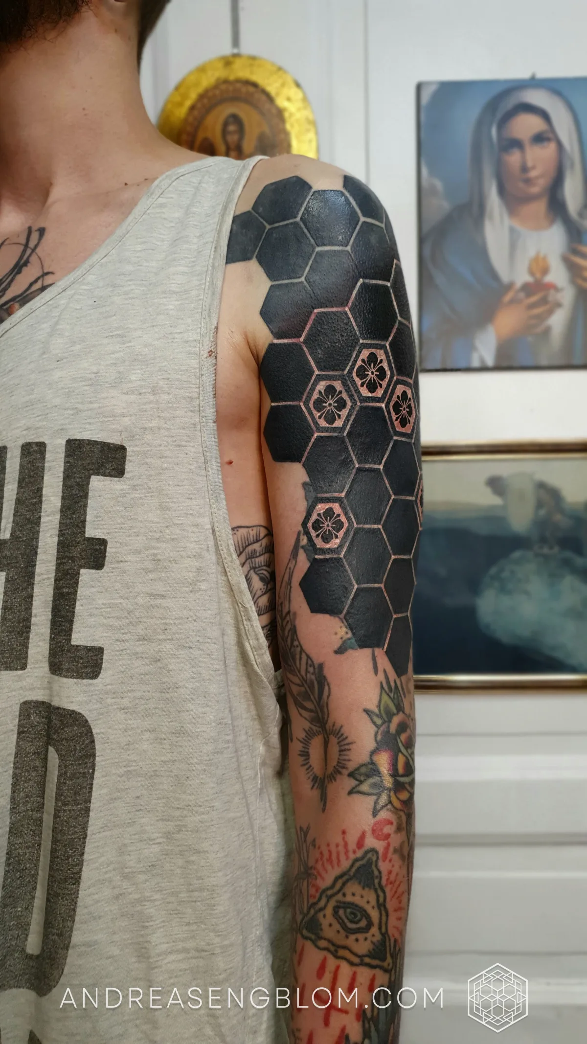 Cover-Up - Hexagon Blackwork Överarm
