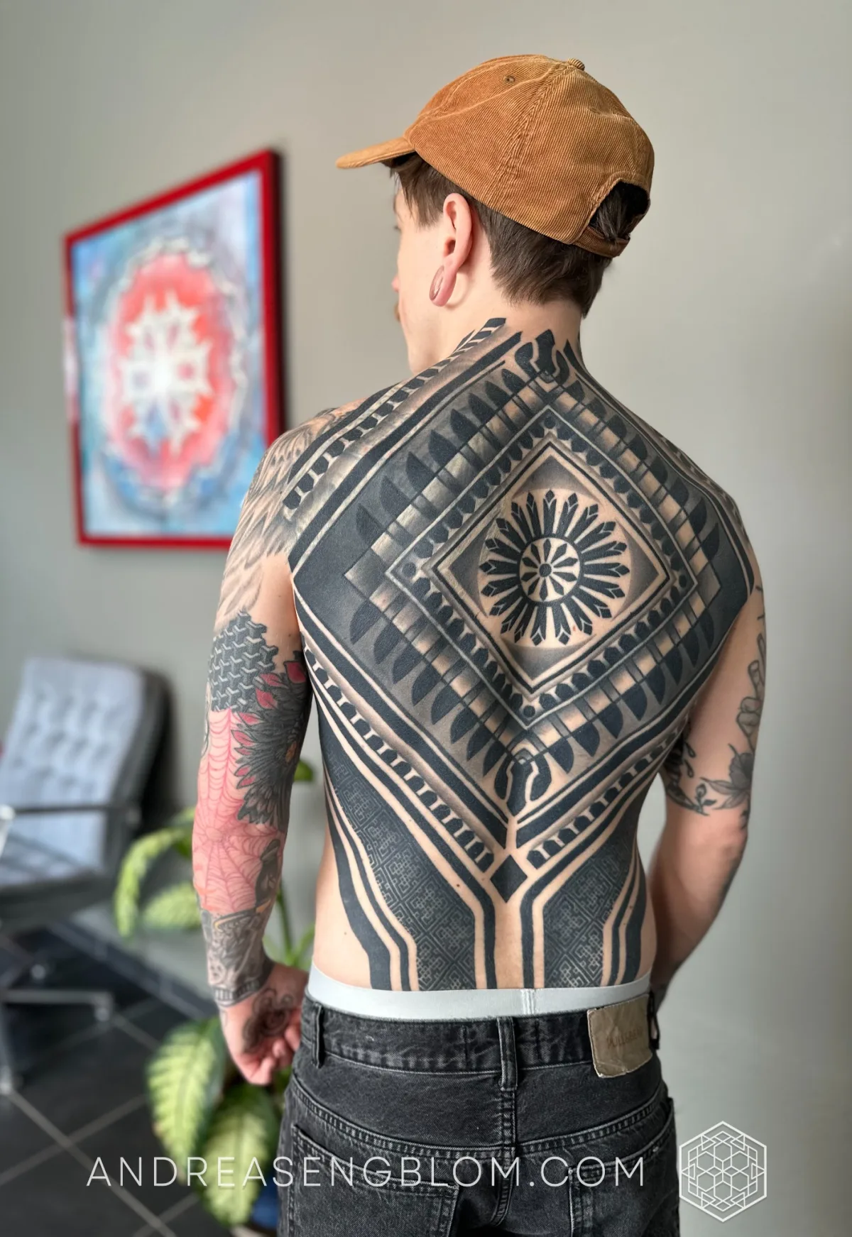 Geometrisk mandala blackwork ryggtavla - bild 7