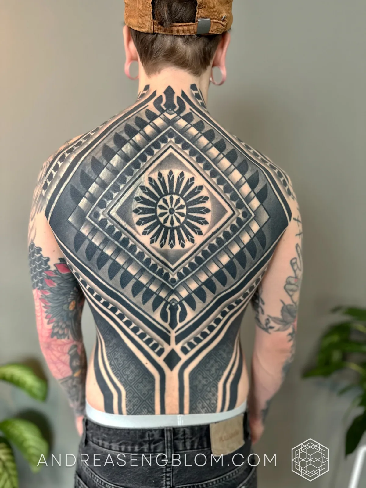 Geometrisk mandala blackwork ryggtavla - bild 10
