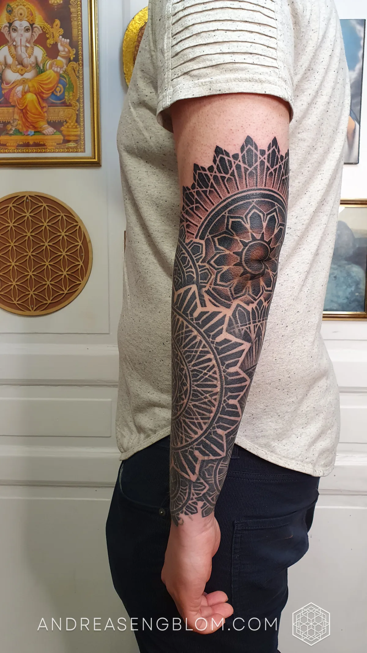Cover-Up - Mandala Blackwork Underarm - bild 4