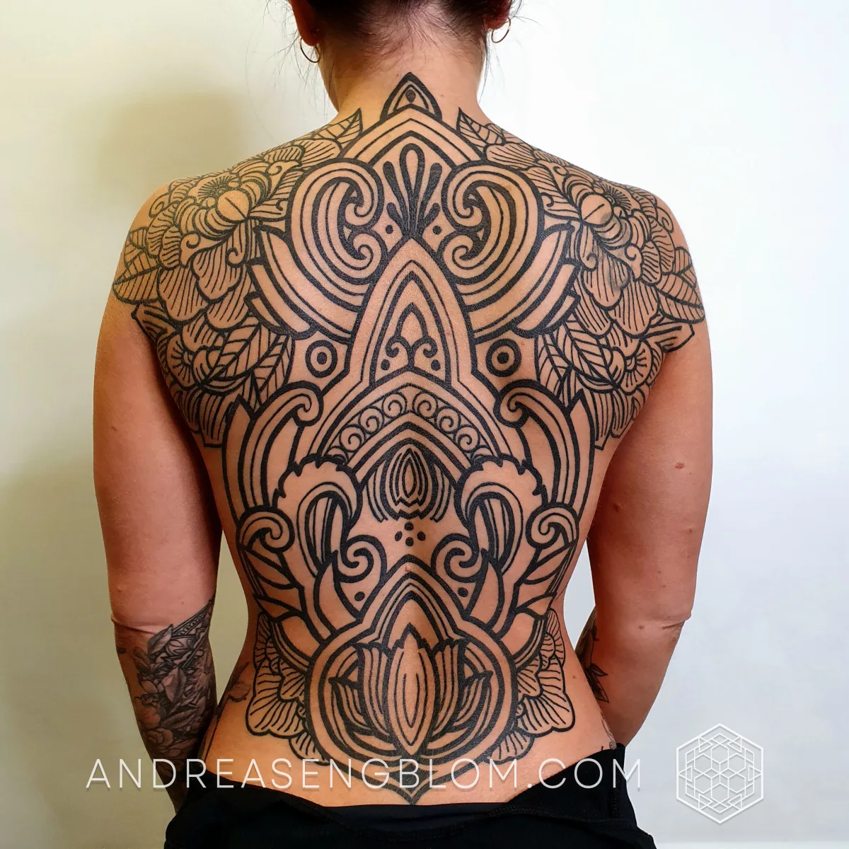 Ornamental Blackwork Rygg - Pioner - bild 2
