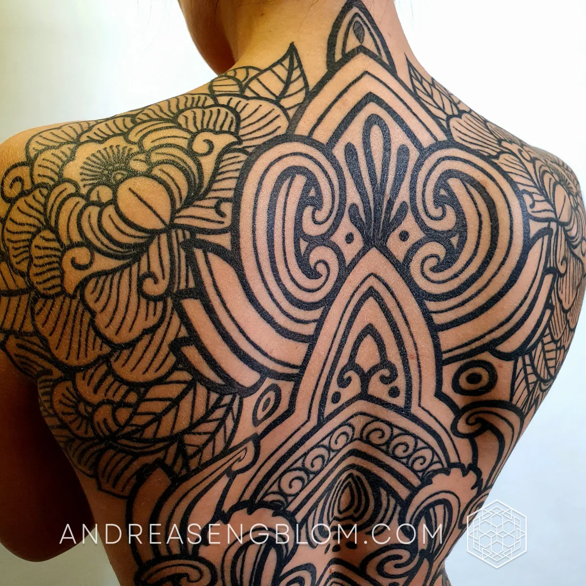 Ornamental Blackwork Rygg - Pioner - bild 6