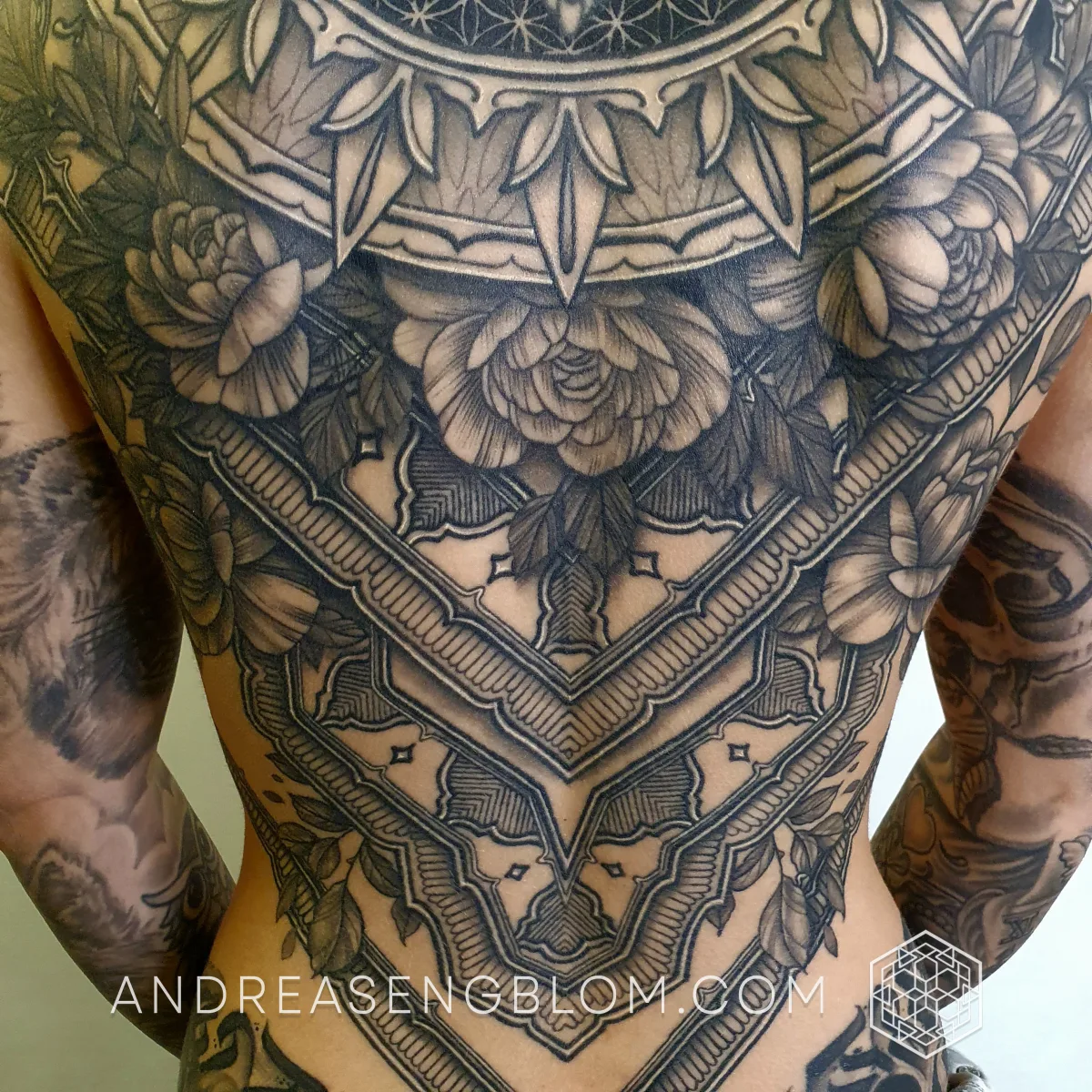 Ornamental Hel Rygg - Mandala & Rosor